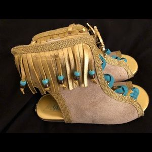 Disney Pocahontas Shoes Size 13/1